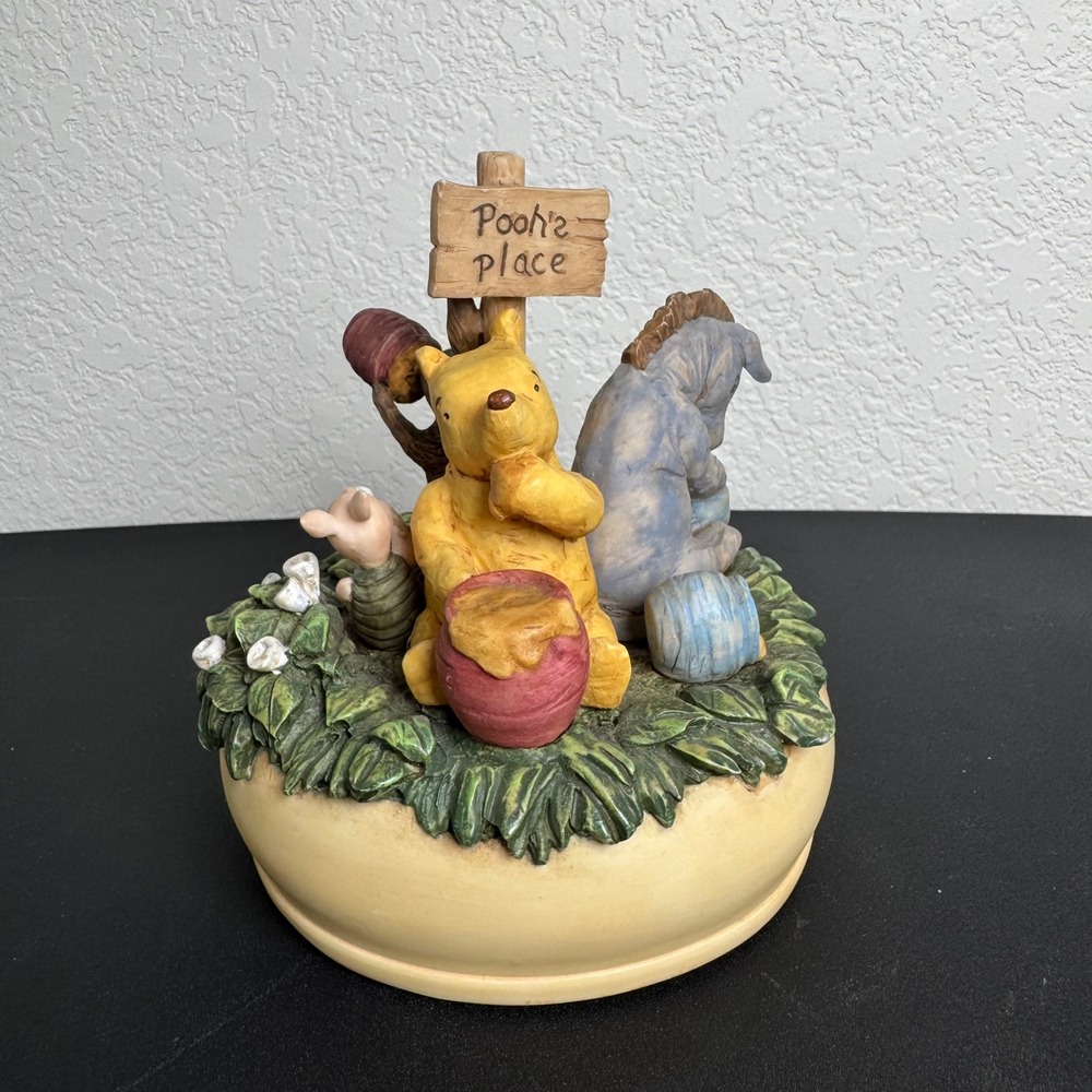 Disney Classic Pooh Music Box Charpente Rumbly In My Tumbly Figurine Eeyore